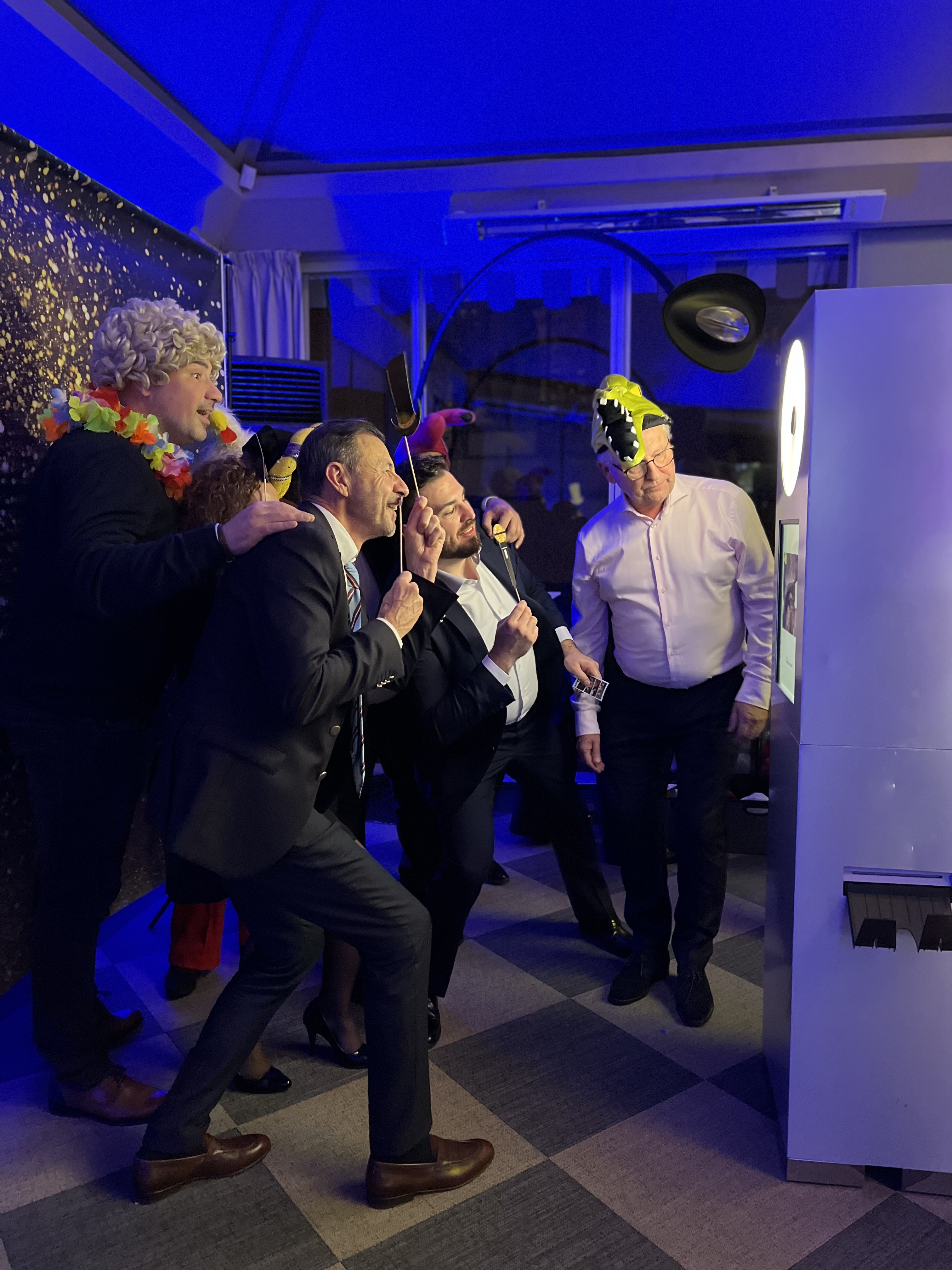 Fotobudka vs. fotobudka 360 – co wybrać na wesele?