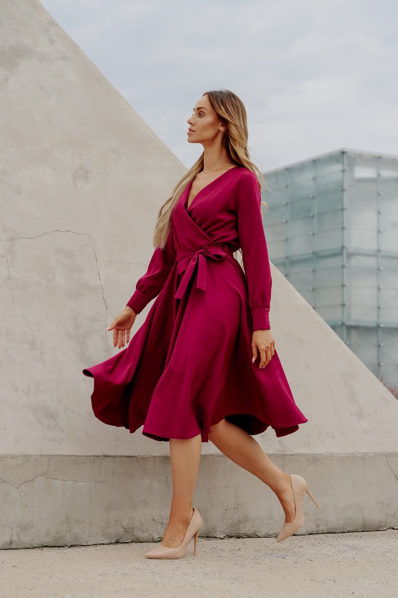 moda kobieta panna młoda moda wieczorowa stylizacje jesienne kolory jesieni modne kolory na jesień 2021 inspiracje porady Primodo