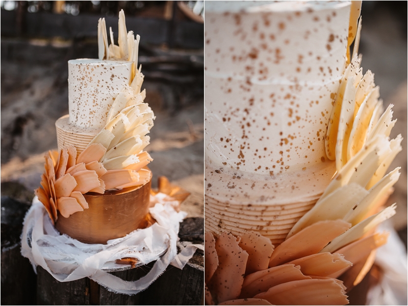 tort weselny, tort na ślub, bezowo złoty tort ślubny
