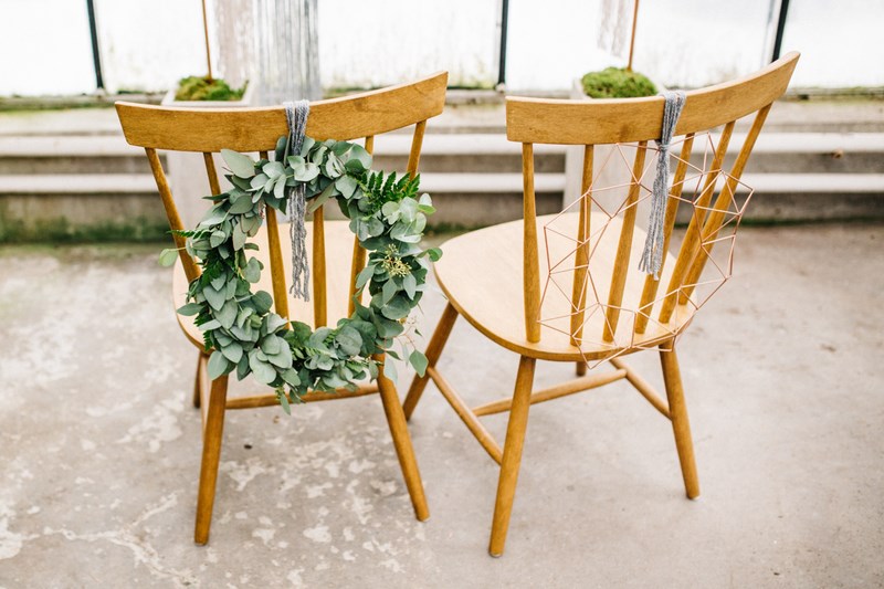 dekoracje na krzesła, dekoracje ślubne