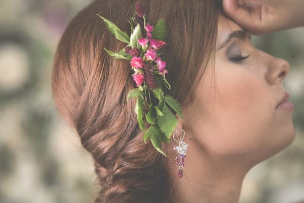 różowo fioletowa ozdoba do włosów z sukulentami w stylu boho, trendy i bukiety ślubne 2015 2016