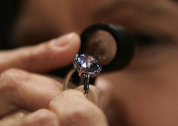 znaczenie kamieni w biżuterii ślubnej, diament w biżuterii