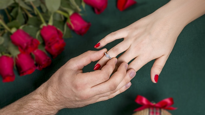 ślub wesele zaręczyny pierścionek zaręczynowy jubiler Savicki