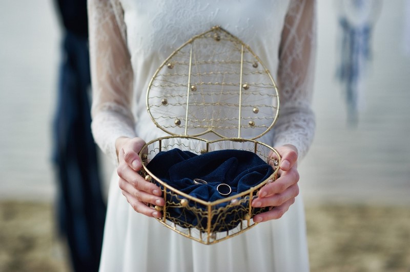 pudełko na obrączki poduszka na obrączki poduszeczka na obrączki obrączki podawanie obrączek kościół ślub wesele porady inspiracje 