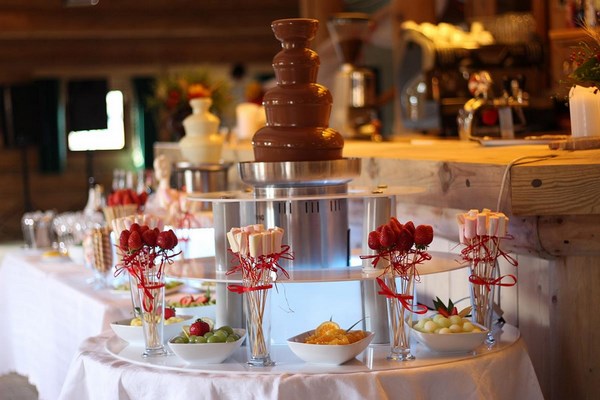 czekoladowa fontanna na wesele
