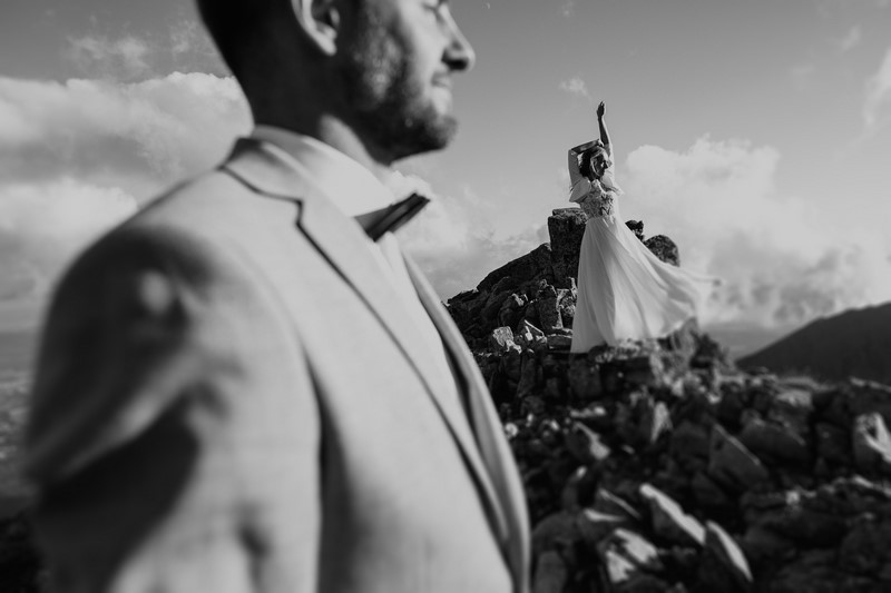 ślub wesele sesja ślubna sesja fotograficzna ślubna plenerowa sesja ślubna w górach w chmurach w szczytach gór w szczytach chmur inspiracje porady ANKA Robi Zdjęcia portal abcslubu.pl 