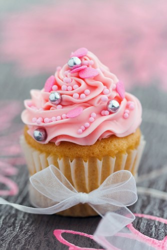 różowy cupcake ślubny