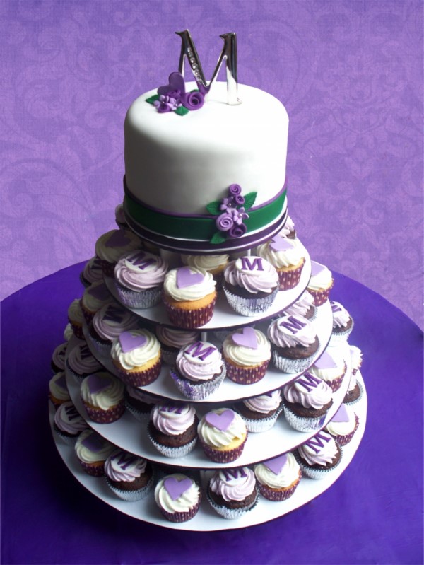 fioletowy tort cupcake'owy