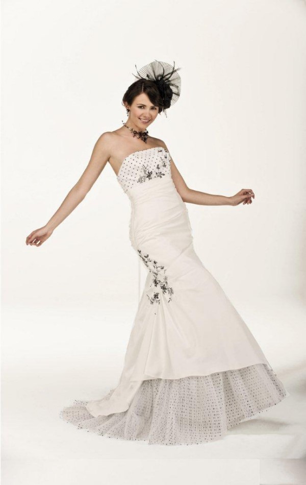 Suknia ślubna 2012, Pronuptia Paris, model Chinchila