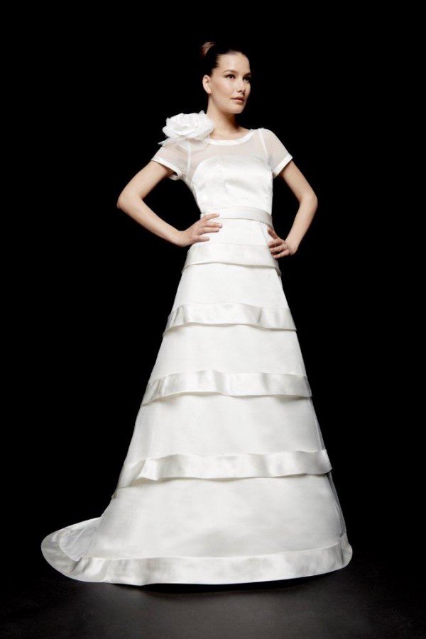 Suknia ślubna 2012, Pronuptia Paris, model: Graphique