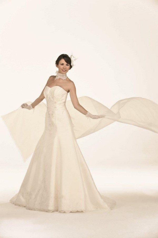 Suknia ślubna 2012, Pronuptia Paris, model Platine