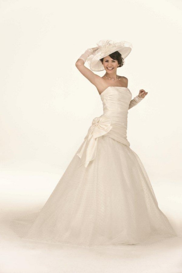 Suknia ślubna 2012, Pronuptia Paris, model Plumetis