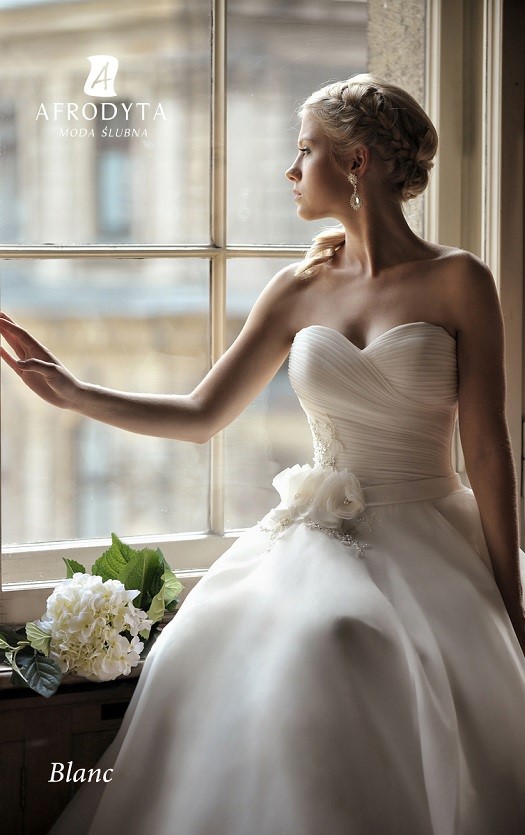 suknie ślubne dla Panien Młodych z małym biustem, sukienki optycznie powiększające biust