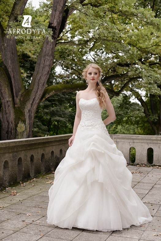 suknie ślubne dla Panien Młodych z szerokimi biodrami, sukienki maskujące szerokie biodra