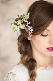 Butonierki, bransoletki i kwiaty do włosów na ślub