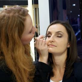 Pomysł na odważny makijaż dla Panny Młodej lub druhny - instruktaż krok po kroku