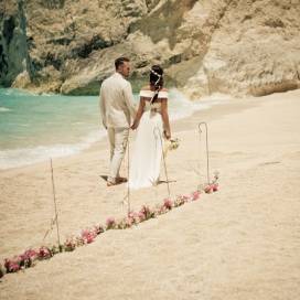 Ślub za granicą – kiedy podjąć decyzję o rezerwacji daty i miejsca ślubu na wyspach greckich?