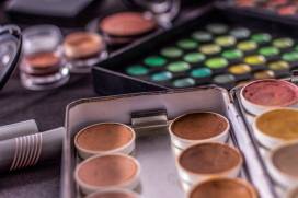 Profesjonalne kosmetyki do makijażu — czym się charakteryzują?