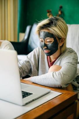 Dlaczego warto używać maski do twarzy?