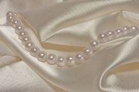 Biżuteria z pereł – dlaczego warto ją mieć na ślubie?