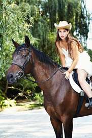 Panna Młoda w romantycznej odsłonie  natury &#039;&#039;konie, miłość, pasja &quot;