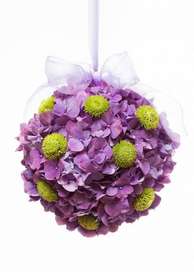 Pomander: ślubna dekoracja kwiatowa w kształcie kuli